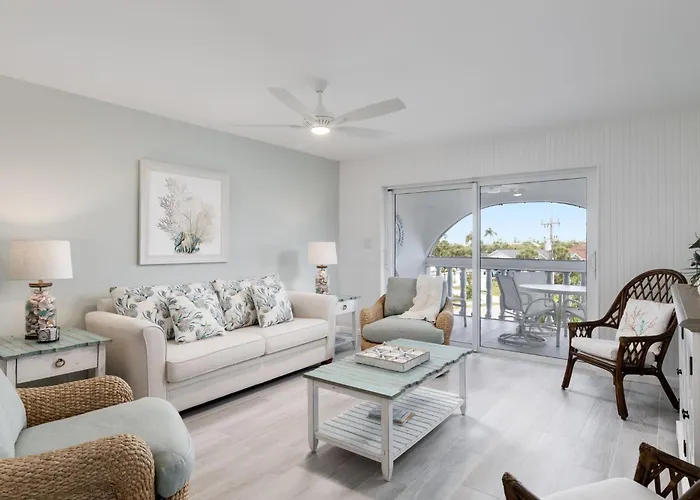 Breakers West C2 - Gorgeous Top Floor Beach Condo