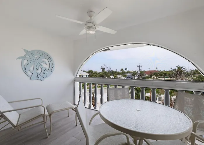 Breakers West C2 - Gorgeous Top Floor Beach Condo